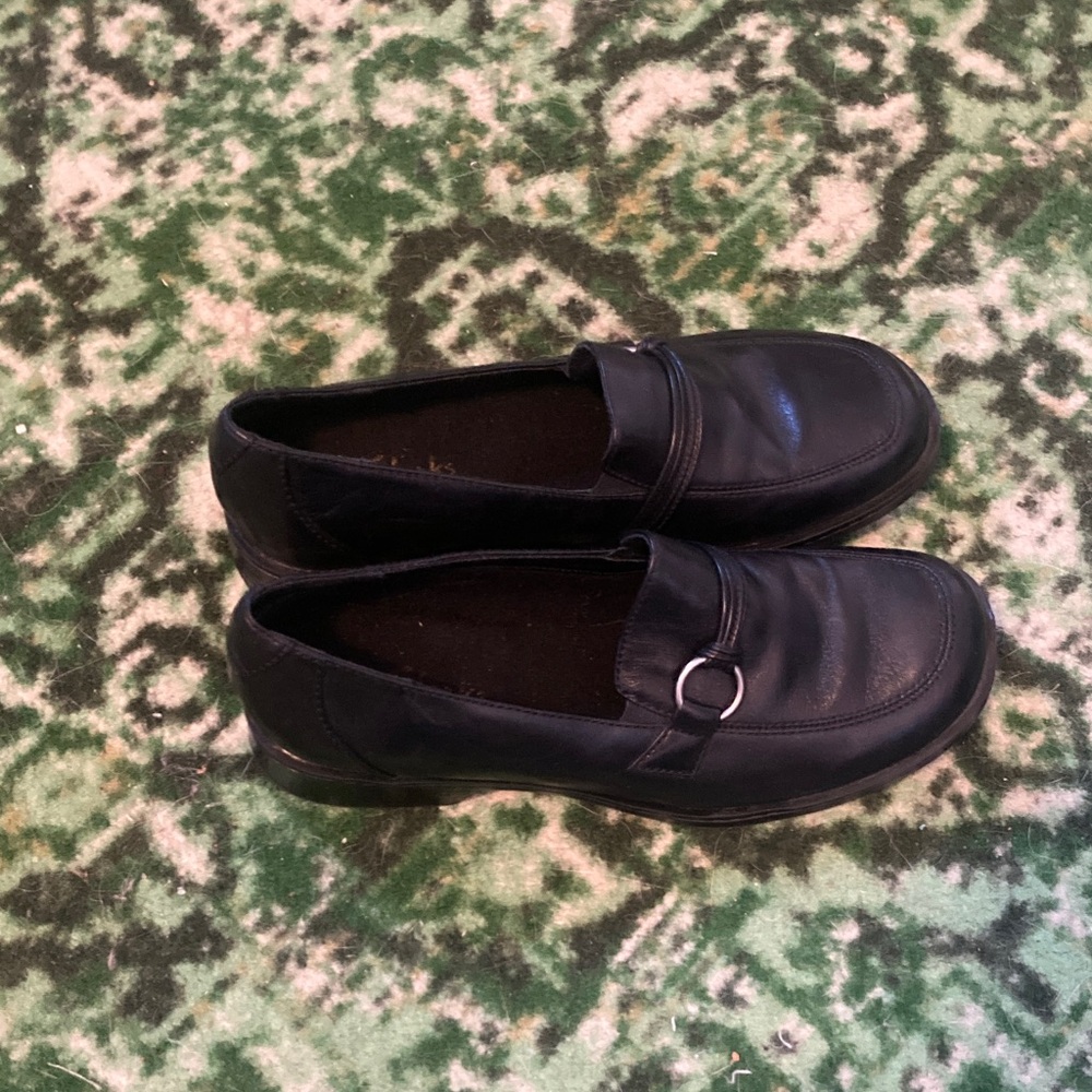 Clarks Women’s 100% Vintage Leather Loafers